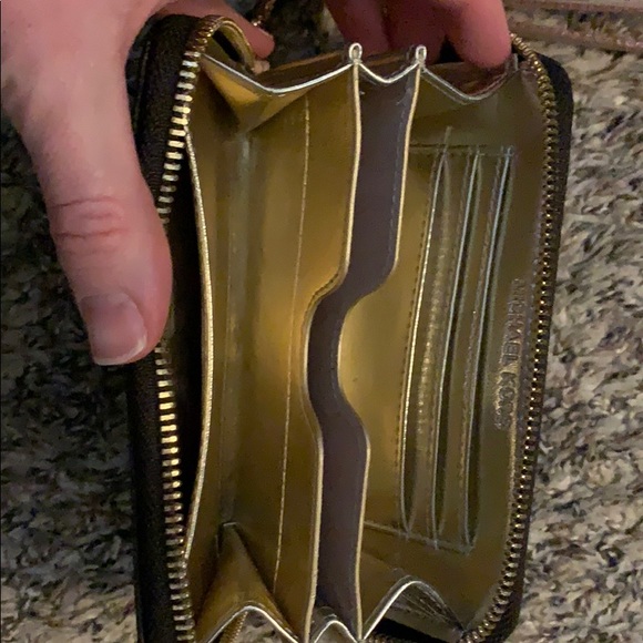 Michael Kors small wristlet - Picture 2 of 3